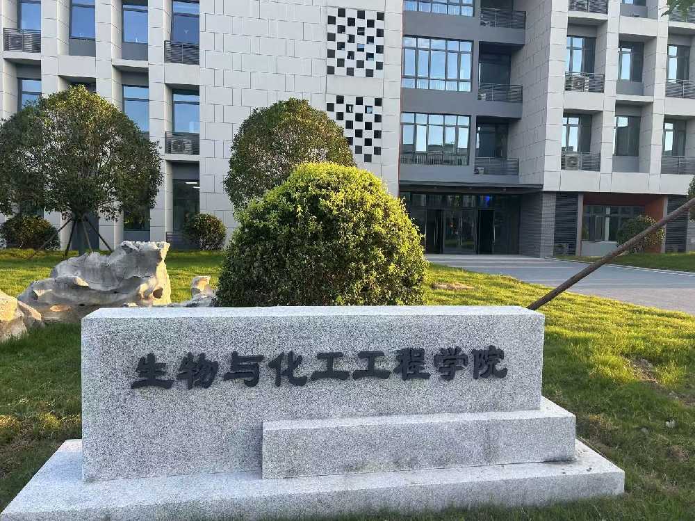 凤翔区扬州职业大学体育场高杆灯项目